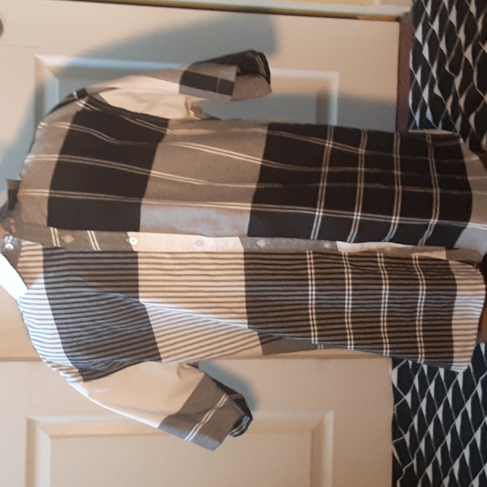 STREET RULES,BLACK, WHITE  & GRAY .BUTTON FRONT SHIRT XL